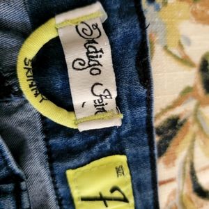 Jeans Navy Blue size 7 in Juniors.